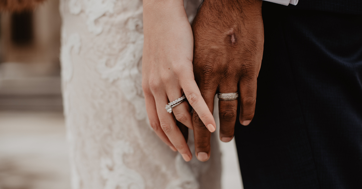 How to Choose the Right Metal for Your Custom Wedding Ring: Platinum vs. Gold