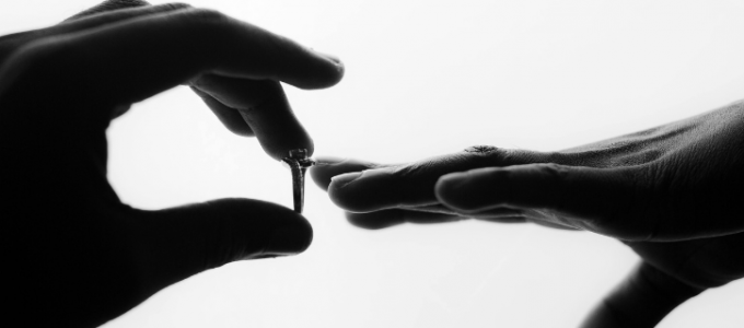 Platinum vs. 18ct Gold: Which Metal Is Right for Your Wedding Ring?