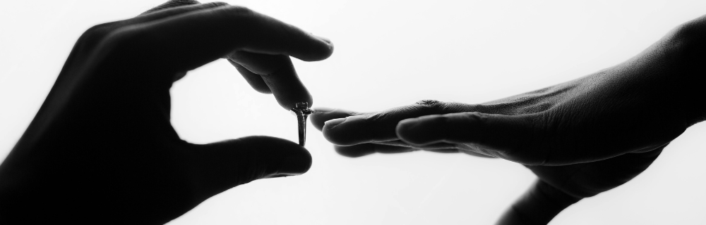 Platinum vs. 18ct Gold: Which Metal Is Right for Your Wedding Ring?