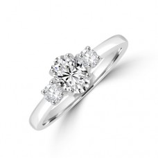 Platinum Three-stone Oval GVS1 Diamond & Brilliant cut Ring