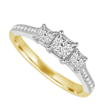18ct Gold 3-stone Princess cut Diamond Ring with set shoulders