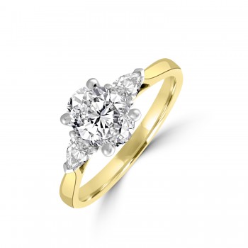 18ct Gold Oval DSi2 Diamond and Pear cut Ring