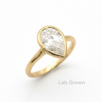 18ct Gold Pear cut Diamond Bezel set Solitaire ring